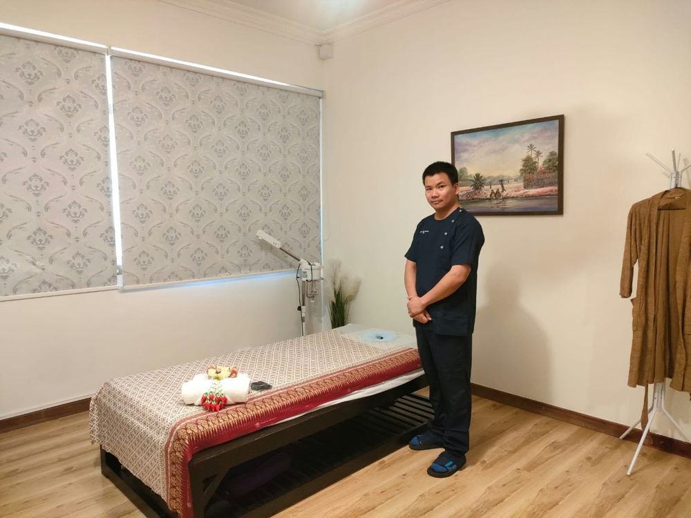 Treatment room with Thai silk bed cover